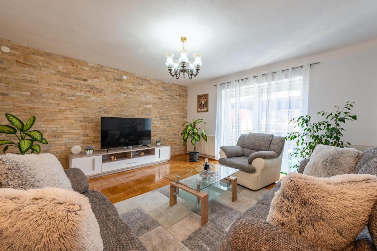 Apartman Toni Gračac Zewnętrze zdjęcie