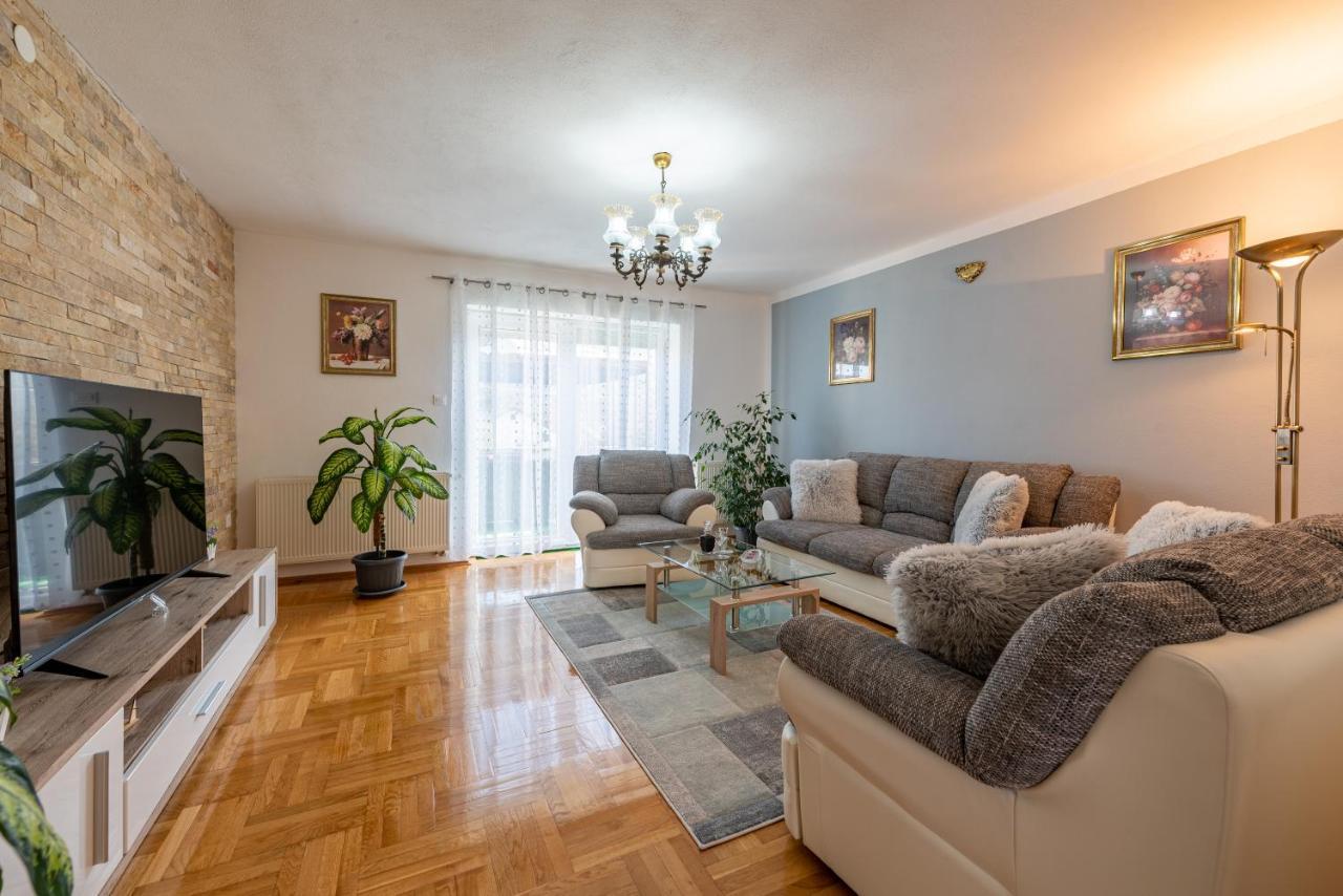 Apartman Toni Gračac Zewnętrze zdjęcie